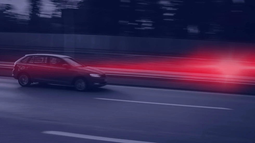 Die Polizei hat bei einer Verkehrskontrolle einen Raser mit 73 Kilometern zu viel auf dem Tacho geschnappt. (Symbolbild)