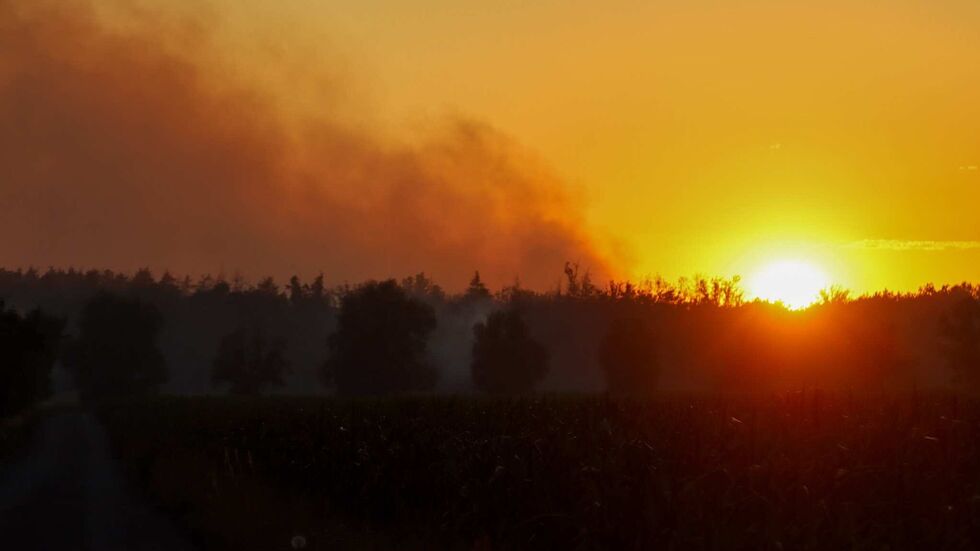 Flammen und kein Ende in Sicht: Das Feuer in der Gohrischheide wütet weiter.
