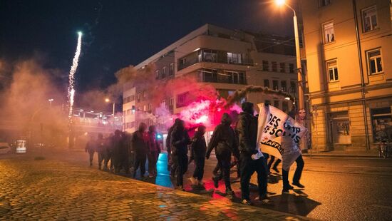 Mehrfach wurde Pyrotechnik gezündet.