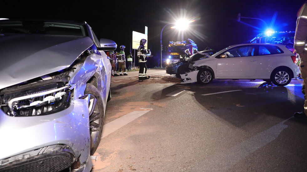 Die Fahrzeuge nach dem Crash.  Die Fahrzeuge nach dem Crash.