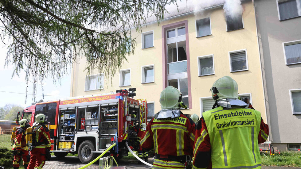 Glück im Unglück: Alle Mieter im Haus konnten sich rechtzeitig in Sicherheit bringen und blieben unverletzt. Glück im Unglück: Alle Mieter im Haus konnten sich rechtzeitig in Sicherheit bringen und blieben unverletzt.