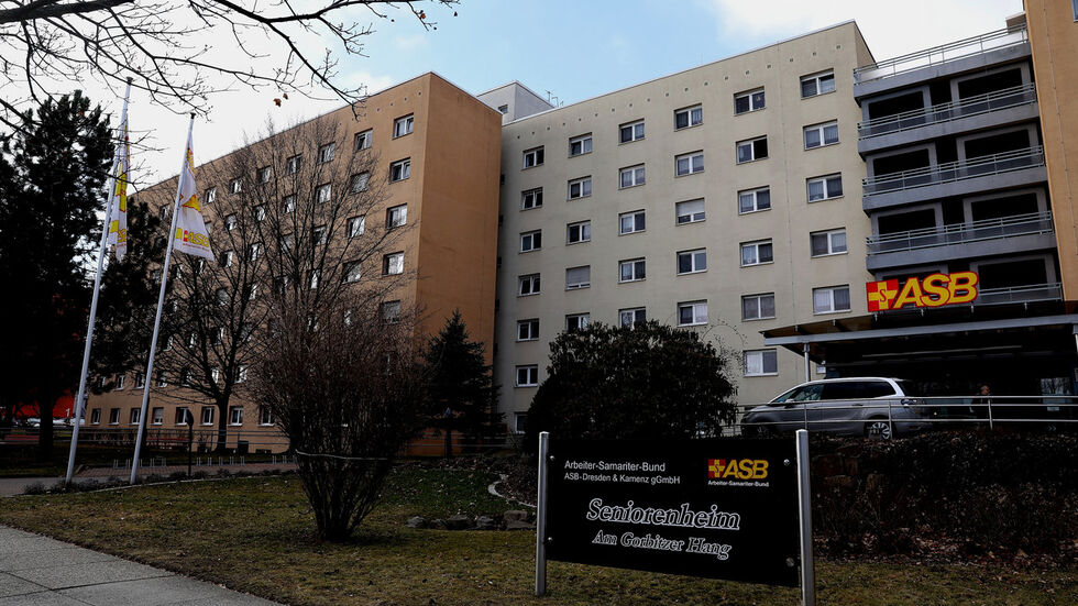 Ein Pfleger stach auf eine Besucherin ein und stürzte sich aus dem Fenster. (Fotos: Tino Plunert) Ein Pfleger stach auf eine Besucherin ein und stürzte sich aus dem Fenster. (Fotos: Tino Plunert)
