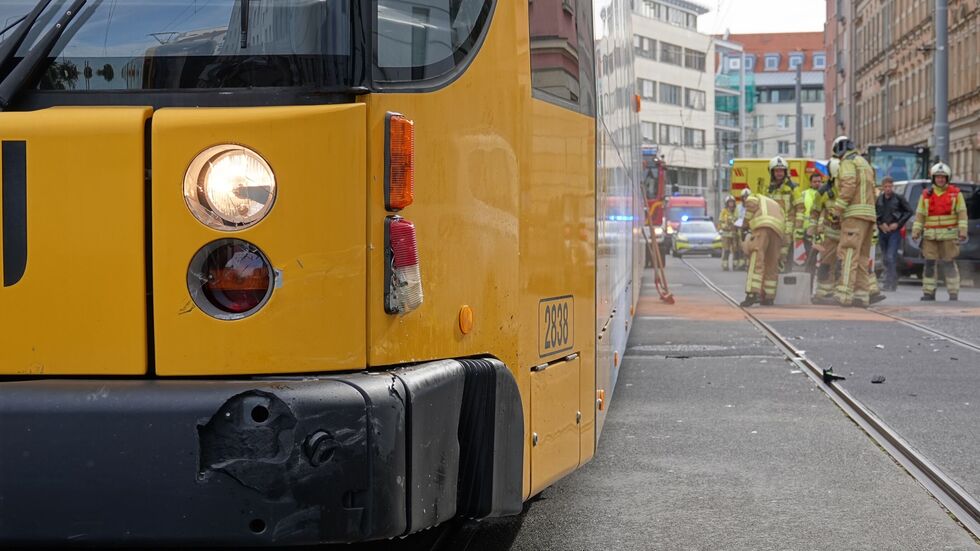 In der Friedrichstadt ist es zu einem Unfall mit einer Straßenbahn gekommen.