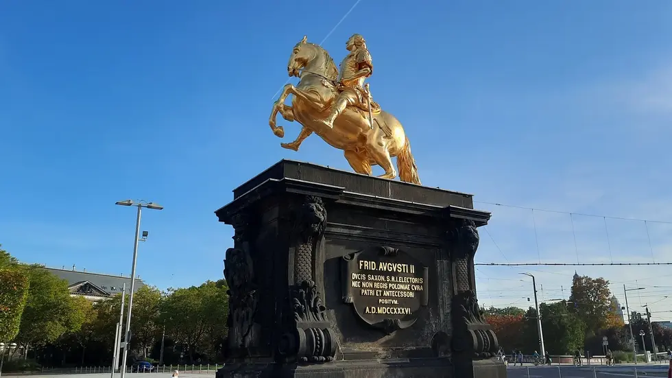 Wie wird der Neustädter Markt rund um den Goldenen Reiter künftig aussehen? Diese Frage bleibt weiter offen. Wie wird der Neustädter Markt rund um den Goldenen Reiter künftig aussehen? Diese Frage bleibt weiter offen.